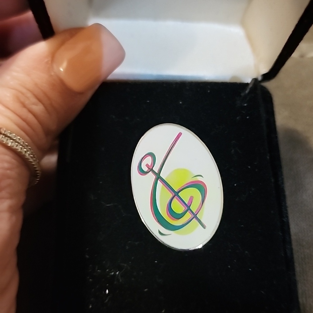 Bundle- Jewelery Inc Liz Claiborne Stunning Broach, Resting Beach Face & More - Picture 8 of 10